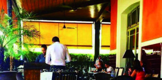 Terrasse et pergola du Grand Café de la Poste : Quand convivialité et bon ton se rejoignent