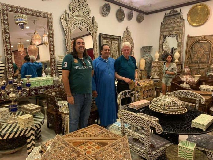 Le couple Clinton célèbre l’anniversaire du milliardaire Marc Lasry à Marrakech