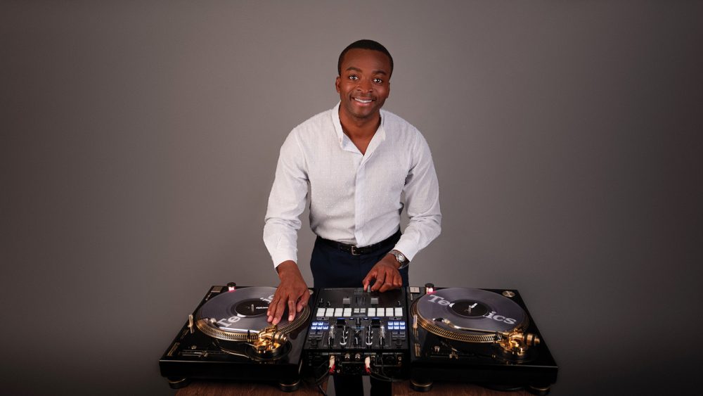 DJ Momo Mac : Façonneur d’ambiance musicale à Marrakech