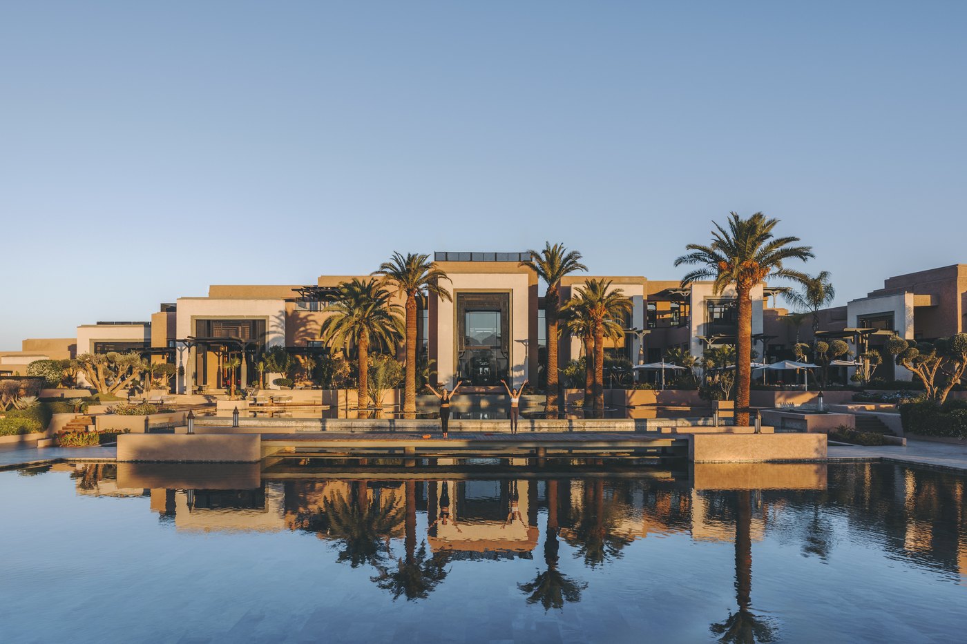 Le Fairmont Royal Palm Marrakech et son bassin au coucher du soleil