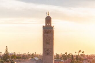 Minaret de la Koutoubia et place au coucher de soleil, Marrakech