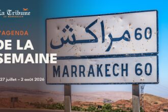 Panneau routier indiquant Marrakech à 60 km, visuel de l'agenda de la semaine de La Tribune de Marrakech