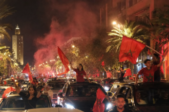 Supporters marocains fêtant la victoire des Lions de l'Atlas à Marrakech pendant la Coupe du monde 2026