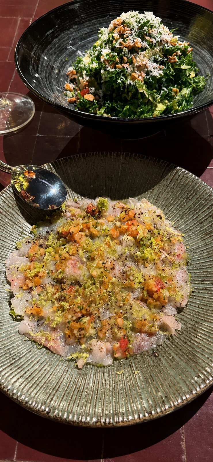 Ceviche à la marocaine et salade Super Kale de Beefbar Marrakech