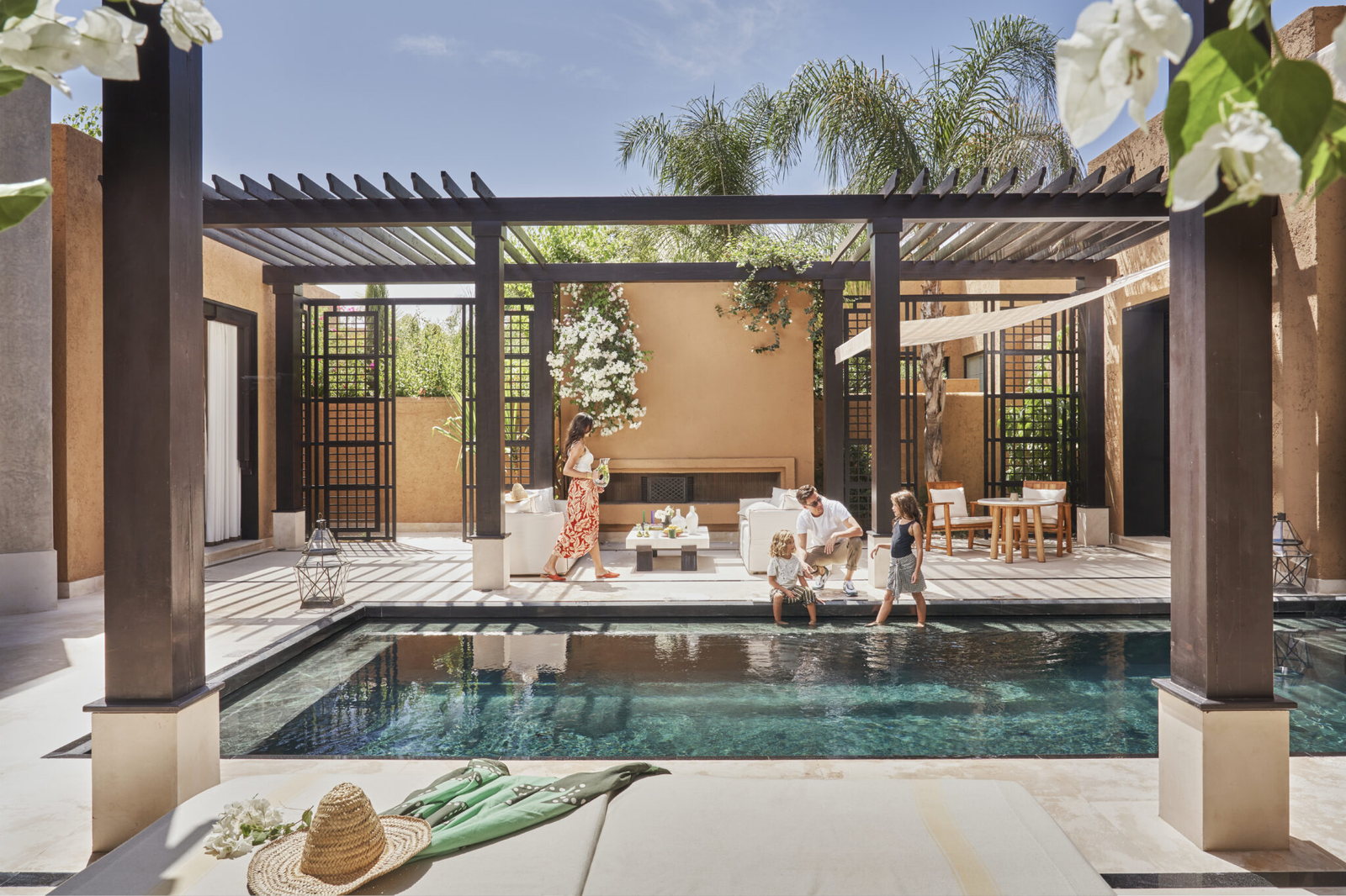 Piscine privée et jardin paysager d'une villa du Mandarin Oriental Marrakech, cadre de l'offre A Villa for the Day